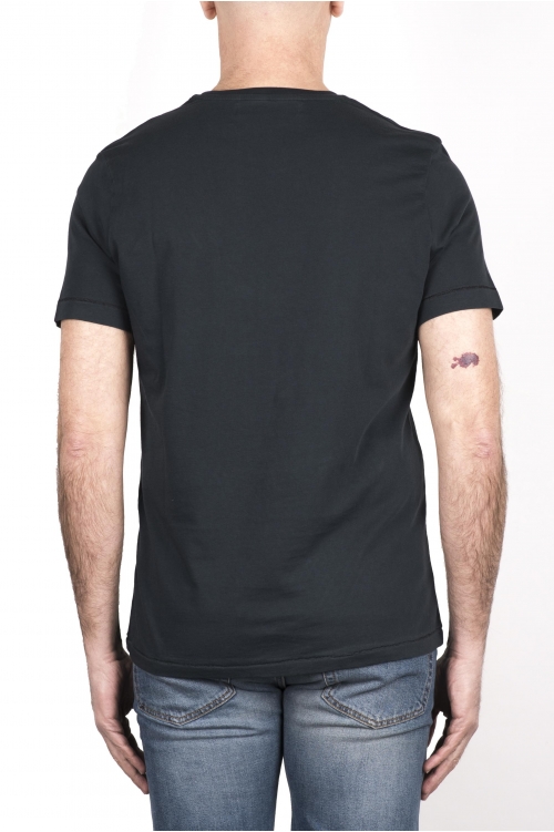 SBU 03330_2021AW T-shirt col rond en coton gris anthracite avec poche plaquée 01
