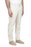 SBU 03863_2022SS Pantalón chino de algodón elástico ultraligero blanco 02