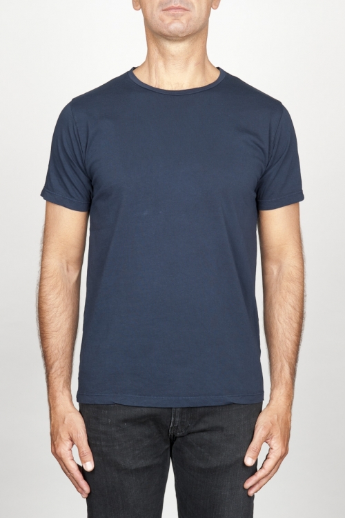 Clásica camiseta de algodón azul de cuello redondo amplio y manga corta