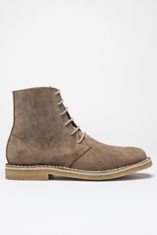 Classic high top desert boots in beige oiled leather