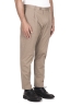 SBU 04604_23AW Pantalón clásico de algodón elástico beige con pinzas 02