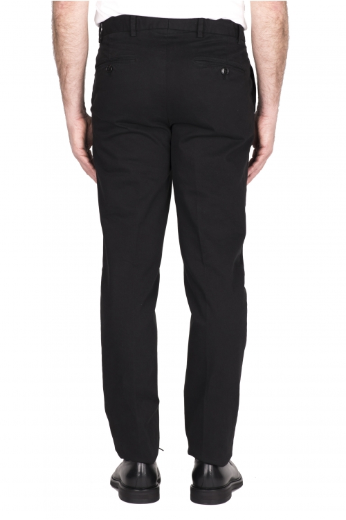 SBU 04610_23AW Pantalón chino clásico en algodón elástico negro 01