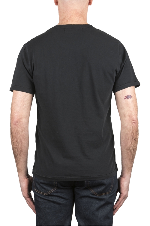 SBU 04649_23AW Camiseta de algodón negro de cuello redondo y bolsillo de parche 01