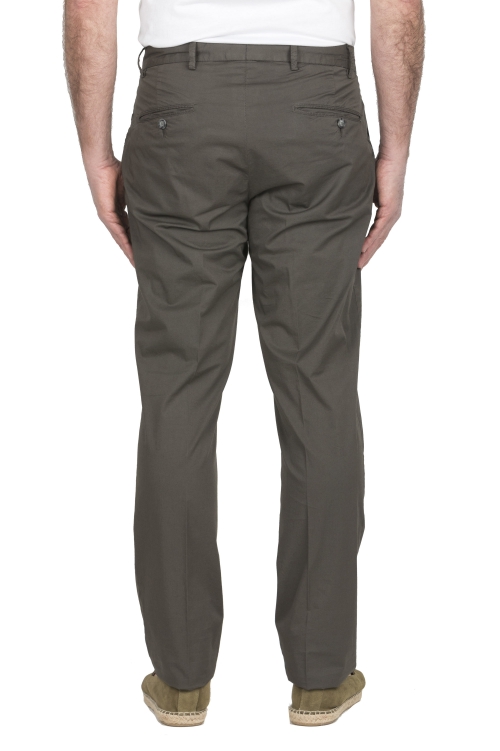 SBU 04975_24SS Pantalón chino de algodón elástico ultraligero marrón 01