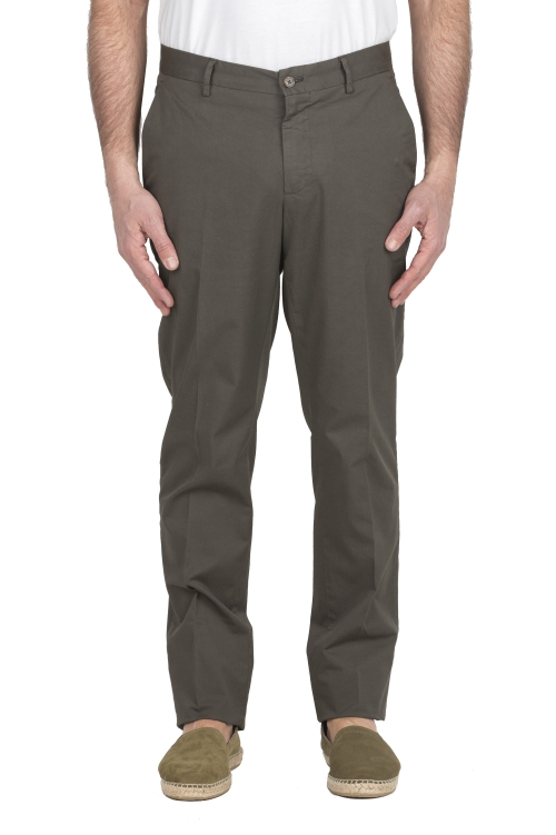 SBU 04979_24SS Pantalón chino clásico de algodón elástico marrón 01