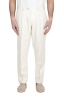 SBU 04982_24SS Pantalón blanco de mezcla de algodón suave con pinzas 01