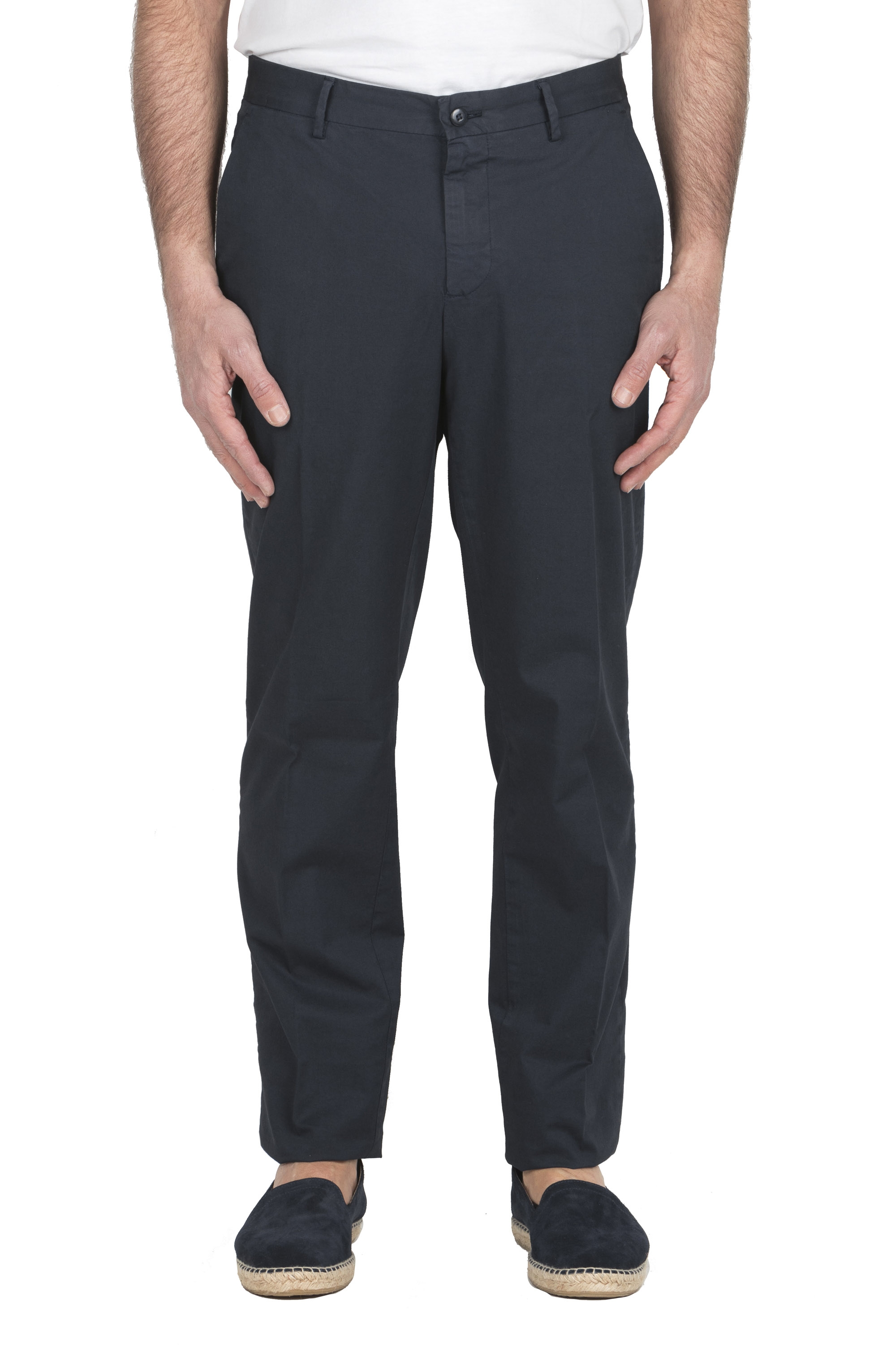 SBU 05601_25SS Classic chino pants in blue stretch cotton 01