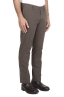 SBU 01539 Pantalones chinos clásicos en algodón elástico marrón 02
