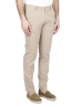 SBU 01680 Pantalones chinos clásicos en algodón elástico beige 02