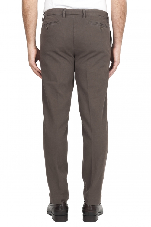 SBU 01539_19AW Pantalones chinos clásicos en algodón elástico marrón 01