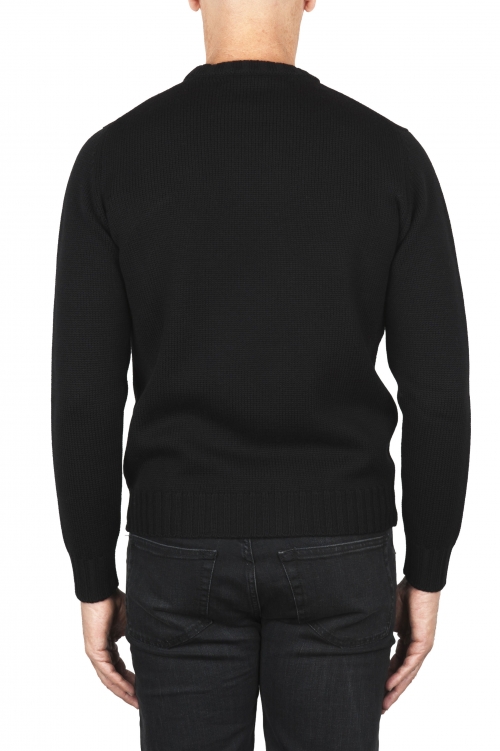 SBU 01878_19AW Jersey negro con cuello redondo en lana merino extra fino 01