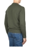 SBU 01879_19AW Jersey verde con cuello redondo en lana merino extra fino 04