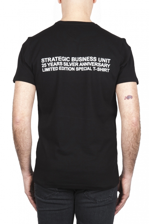 SBU 01786_19AW ラウンドネックブラックTシャツ25周年記念プリント 01