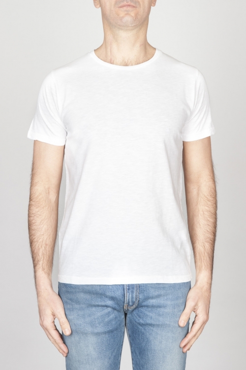 Clásica camiseta de cuello redondo amplio blanca manga corta de algodón flameado