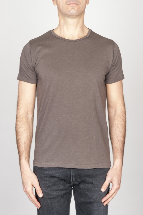 Clásica camiseta de cuello redondo amplio marrón manga corta de algodón flameado